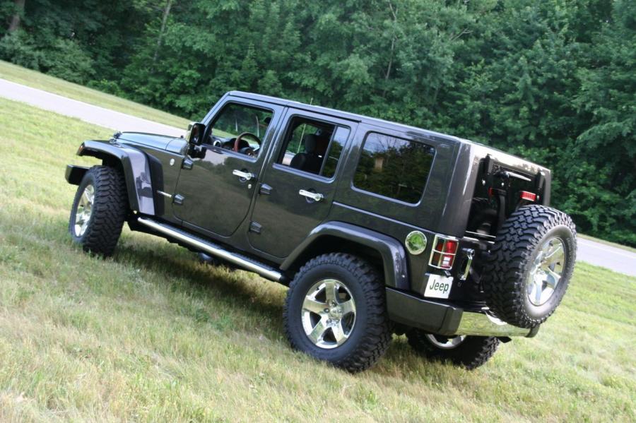  Jeep Wrangler Unlimited Ultimate 2007 года  (фото 17 из 29)